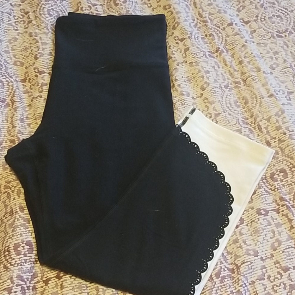 Scalloped Elation Capris